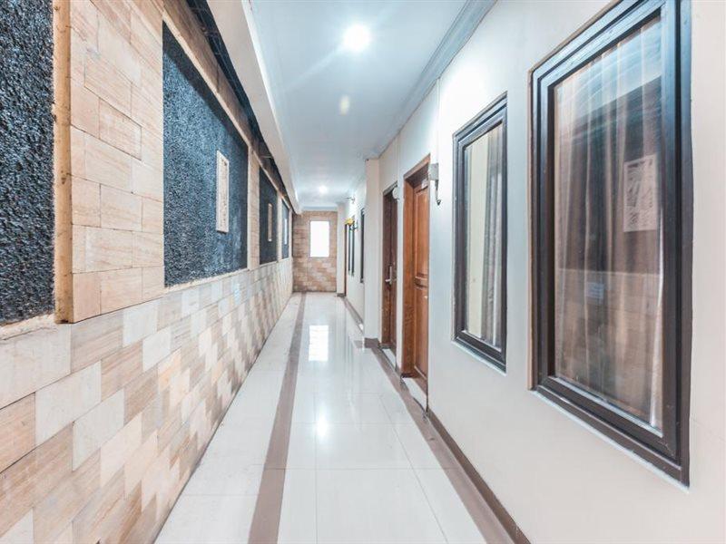 Oyo 1667 Wisma Lux Barkah Jakarta Corridors photo