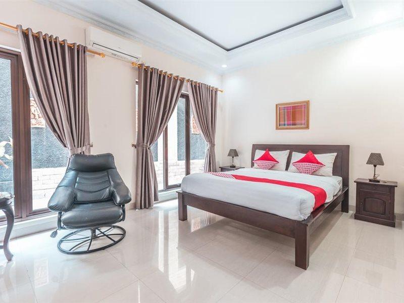 Oyo 1667 Wisma Lux Barkah Jakarta Room photo