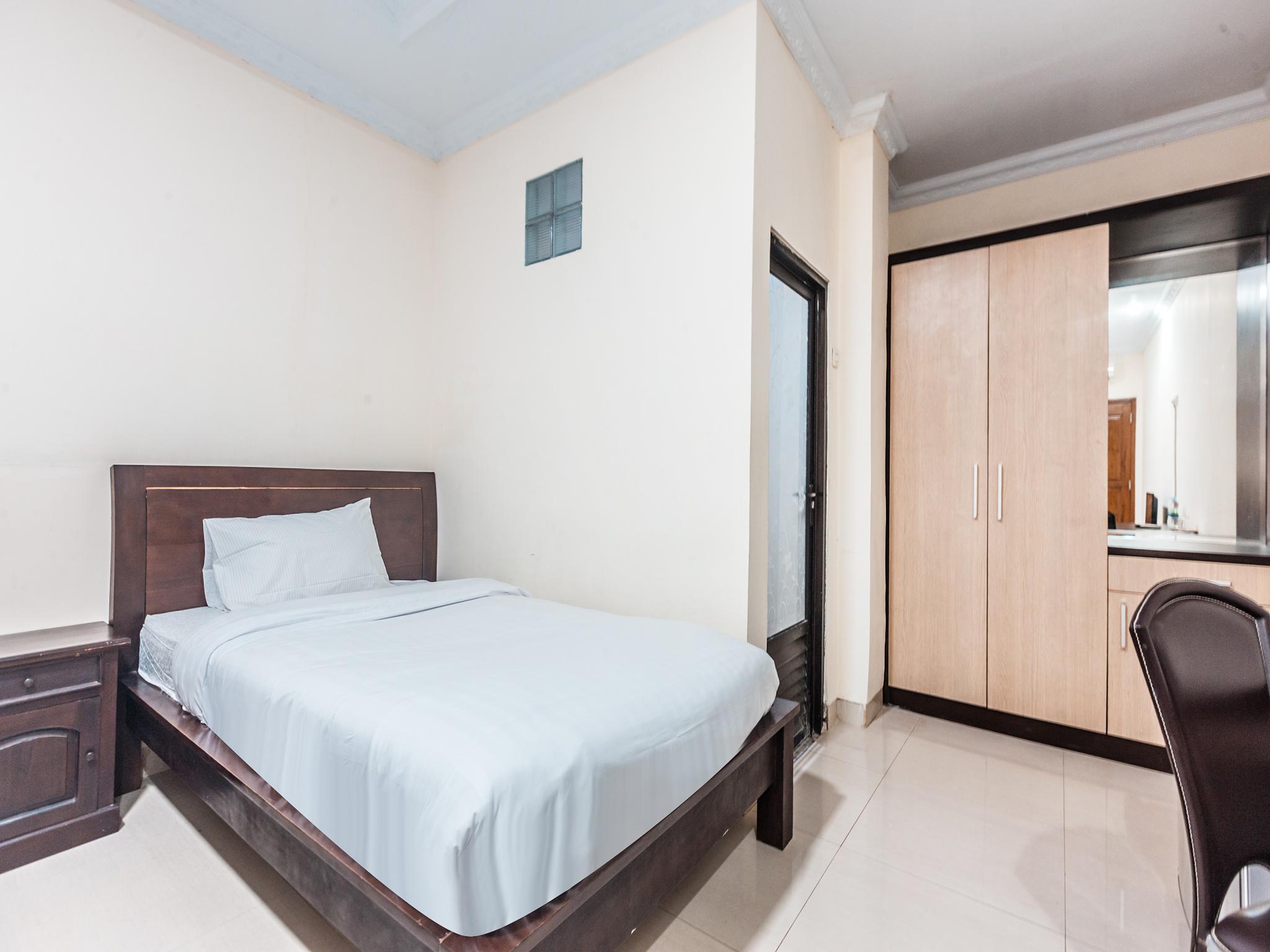 Oyo 1667 Wisma Lux Barkah Jakarta Exterior photo