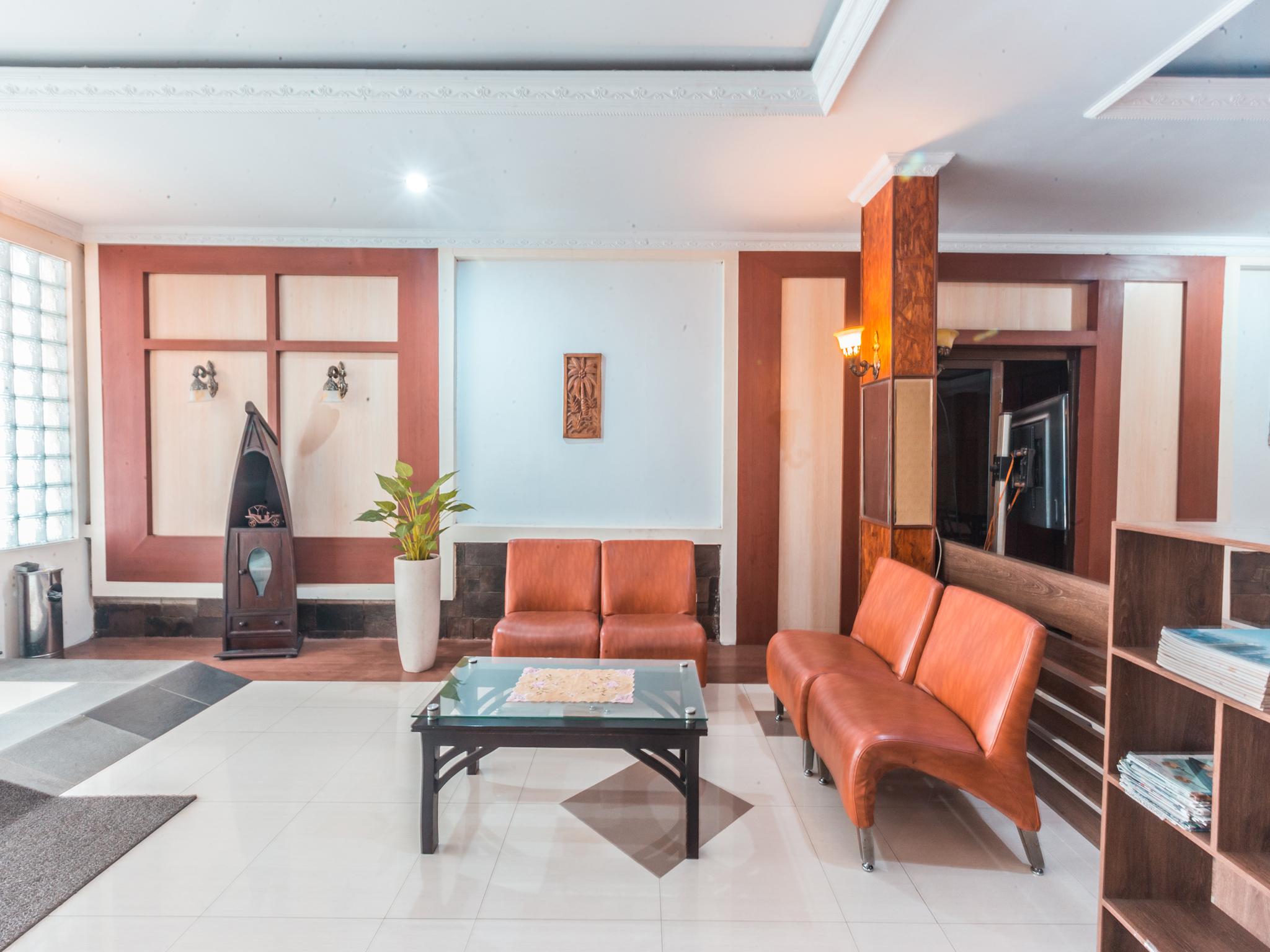 Oyo 1667 Wisma Lux Barkah Jakarta Exterior photo