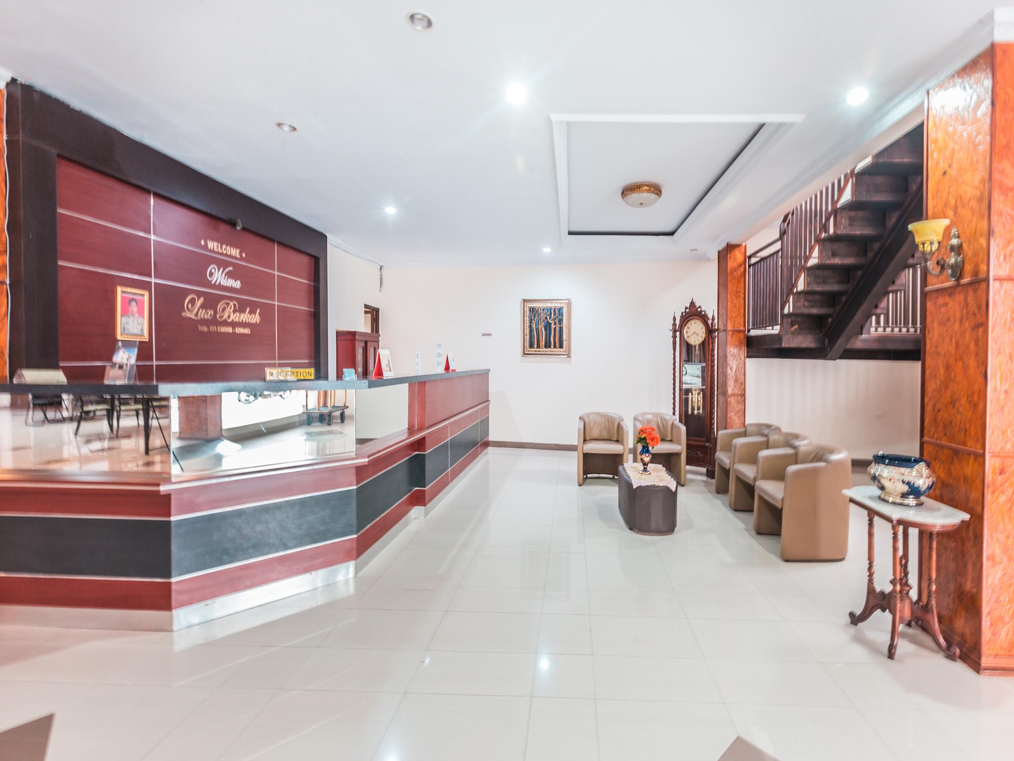 Oyo 1667 Wisma Lux Barkah Jakarta Exterior photo