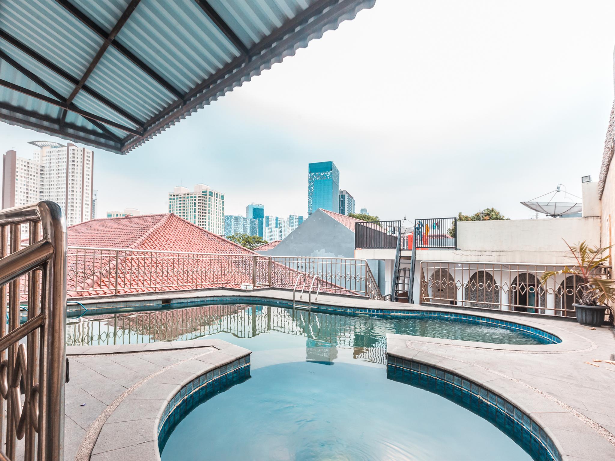 Oyo 1667 Wisma Lux Barkah Jakarta Exterior photo