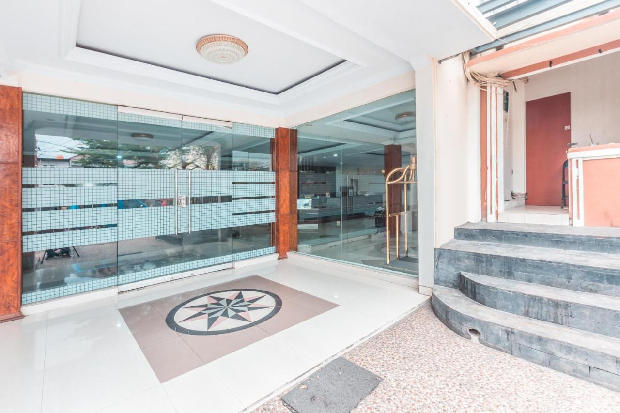Oyo 1667 Wisma Lux Barkah Jakarta Exterior photo