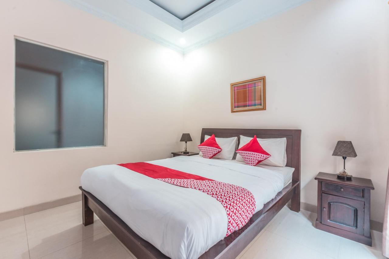 Oyo 1667 Wisma Lux Barkah Jakarta Exterior photo